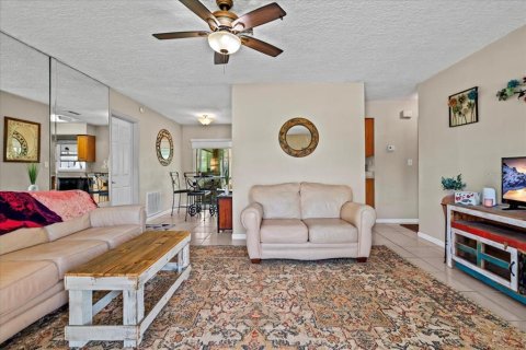 Villa ou maison à louer à New Port Richey, Floride: 2 chambres, 83.61 m2 № 1901101 - photo 10