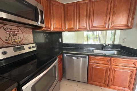 Condo in Miramar, Florida, 2 bedrooms  № 1924206 - photo 18