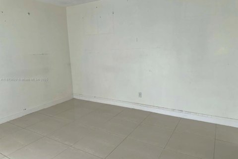 Condo in Miramar, Florida, 2 bedrooms  № 1924206 - photo 13