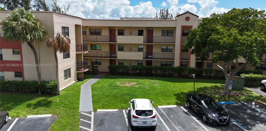 Condo in Miramar, Florida, 2 bedrooms № 1924206