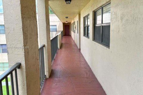 Condo in Miramar, Florida, 2 bedrooms  № 1924206 - photo 20