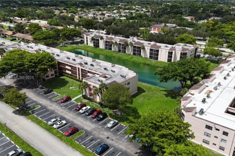 Condo in Miramar, Florida, 2 bedrooms  № 1924206 - photo 2