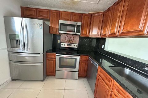 Condo in Miramar, Florida, 2 bedrooms  № 1924206 - photo 22
