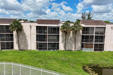 Condo in Miramar, Florida, 2 bedrooms  № 1924206 - photo 15