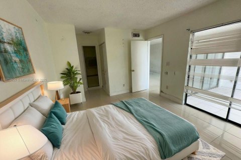 Condo in Miramar, Florida, 2 bedrooms  № 1924206 - photo 4