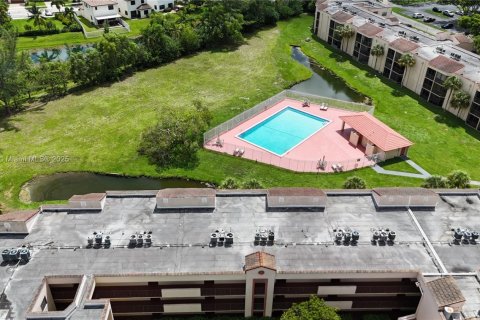 Condo in Miramar, Florida, 2 bedrooms  № 1924206 - photo 28