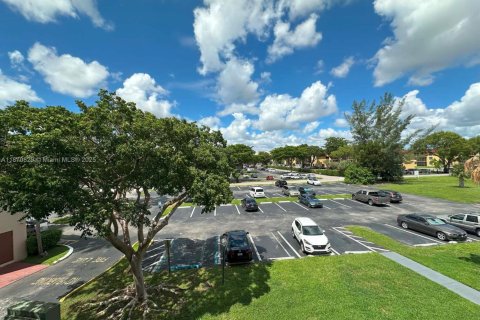 Condo in Miramar, Florida, 2 bedrooms  № 1924206 - photo 19