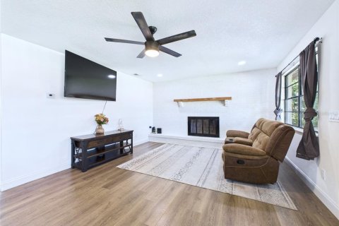 House in Edgewater, Florida 3 bedrooms, 130.99 sq.m. № 1803207 - photo 7
