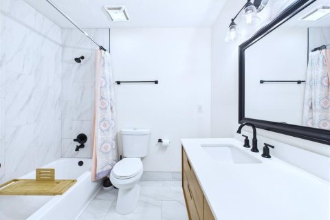 House in Edgewater, Florida 3 bedrooms, 130.99 sq.m. № 1803207 - photo 18
