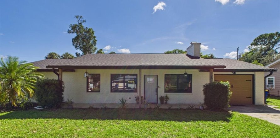 House in Edgewater, Florida 3 bedrooms, 130.99 sq.m. № 1803207