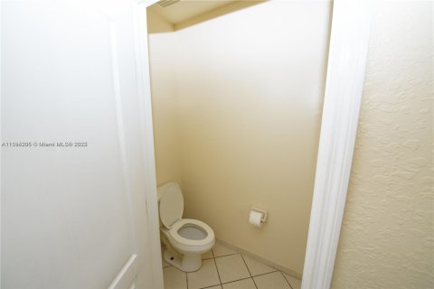 Villa ou maison à louer à Homestead, Floride: 4 chambres, 261.8 m2 № 1950487 - photo 20