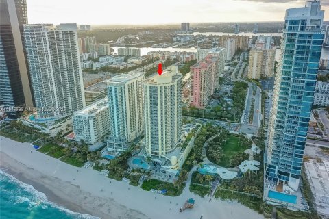 Condo in Sunny Isles Beach, Florida, 2 bedrooms  № 1842590 - photo 10