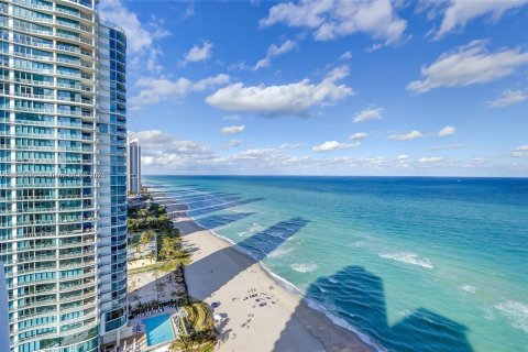 Condo in Sunny Isles Beach, Florida, 2 bedrooms  № 1842590 - photo 3