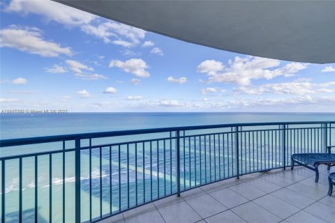 Condo in Sunny Isles Beach, Florida, 2 bedrooms  № 1842590 - photo 2