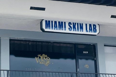 Commercial property in Miami, Florida № 1493112 - photo 23