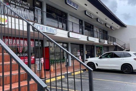 Commercial property in Miami, Florida № 1493112 - photo 24