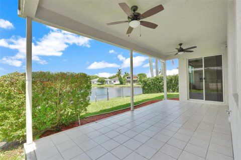 Villa ou maison à vendre à Cooper City, Floride: 3 chambres, 198.07 m2 № 1889874 - photo 24