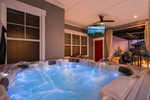 House in Orlando, Florida 3 bedrooms, 213.02 sq.m. № 2239630 - photo 2