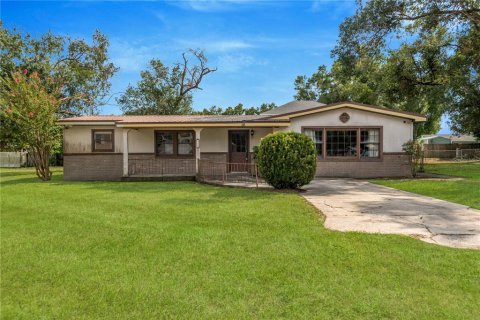 House in Seffner, Florida 3 bedrooms, 129.32 sq.m. № 2324383