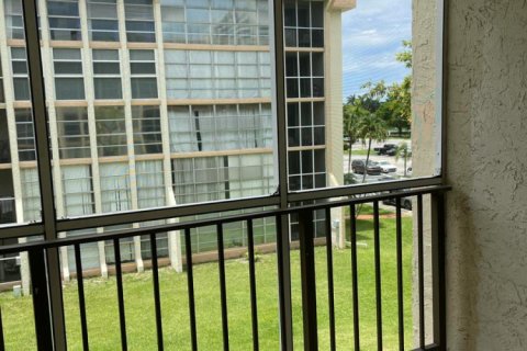 Copropriété à vendre à Hallandale Beach, Floride: 1 chambre, 76.18 m2 № 2083565 - photo 14