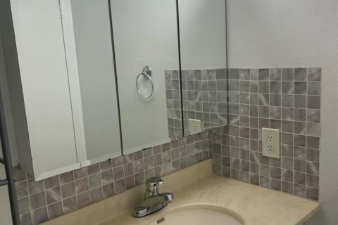 Copropriété à vendre à Hallandale Beach, Floride: 1 chambre, 76.18 m2 № 2083565 - photo 17