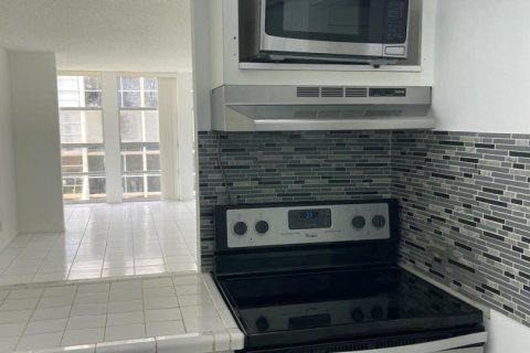 Copropriété à vendre à Hallandale Beach, Floride: 1 chambre, 76.18 m2 № 2083565 - photo 2