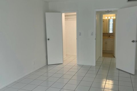 Copropriété à vendre à Hallandale Beach, Floride: 1 chambre, 76.18 m2 № 2083565 - photo 11