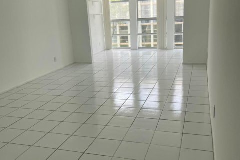 Copropriété à vendre à Hallandale Beach, Floride: 1 chambre, 76.18 m2 № 2083565 - photo 5