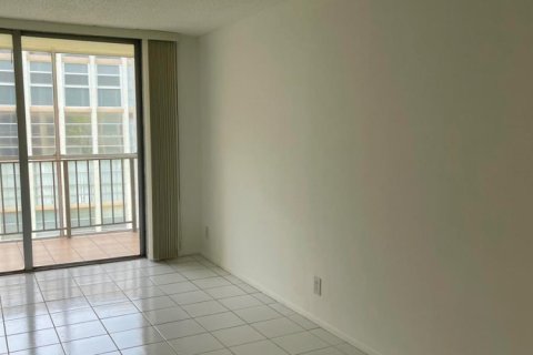 Copropriété à vendre à Hallandale Beach, Floride: 1 chambre, 76.18 m2 № 2083565 - photo 9