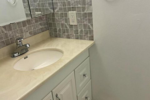 Copropriété à vendre à Hallandale Beach, Floride: 1 chambre, 76.18 m2 № 2083565 - photo 18