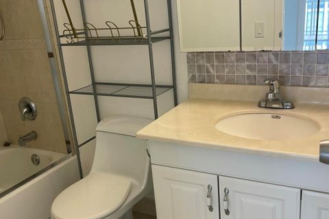 Copropriété à vendre à Hallandale Beach, Floride: 1 chambre, 76.18 m2 № 2083565 - photo 16