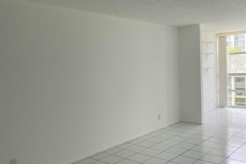 Copropriété à vendre à Hallandale Beach, Floride: 1 chambre, 76.18 m2 № 2083565 - photo 6