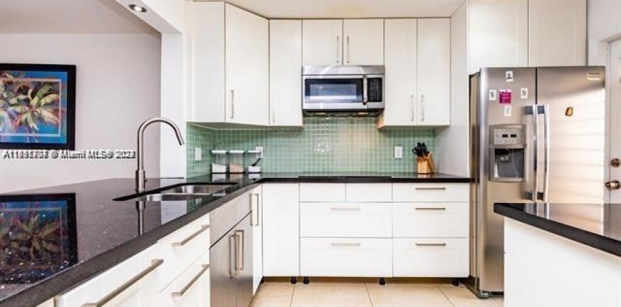 Condominio en Hallandale Beach, Florida, 2 dormitorios  № 1441561