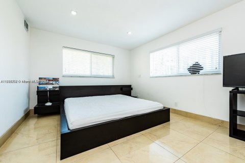 Condominio en venta en Hallandale Beach, Florida, 2 dormitorios, 105.82 m2 № 1441561 - foto 12