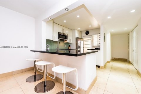 Condominio en venta en Hallandale Beach, Florida, 2 dormitorios, 105.82 m2 № 1441561 - foto 5