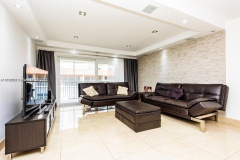 Condominio en venta en Hallandale Beach, Florida, 2 dormitorios, 105.82 m2 № 1441561 - foto 8