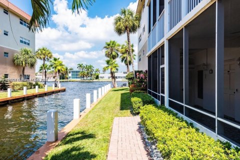Condominio en venta en Hallandale Beach, Florida, 2 dormitorios, 105.82 m2 № 1441561 - foto 19
