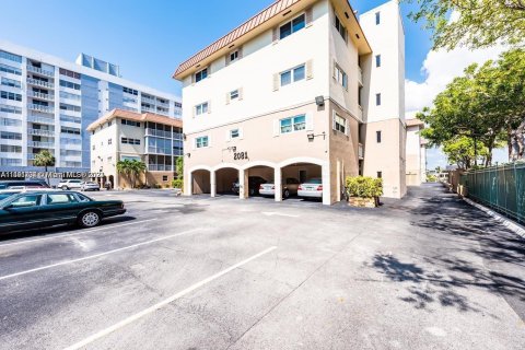 Condominio en venta en Hallandale Beach, Florida, 2 dormitorios, 105.82 m2 № 1441561 - foto 20