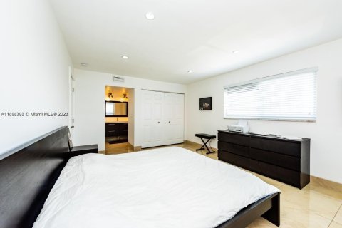 Condominio en venta en Hallandale Beach, Florida, 2 dormitorios, 105.82 m2 № 1441561 - foto 14