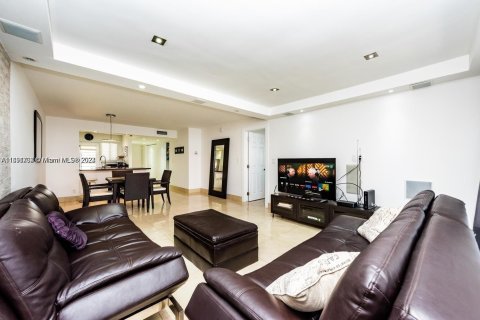 Condominio en venta en Hallandale Beach, Florida, 2 dormitorios, 105.82 m2 № 1441561 - foto 9