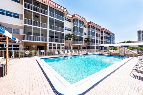 Condominio en venta en Hallandale Beach, Florida, 2 dormitorios, 105.82 m2 № 1441561 - foto 18