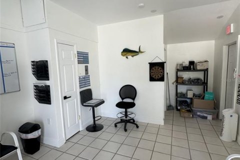 Propiedad comercial en alquiler en New Port Richey, Florida, 125.23 m2 № 1919319 - foto 3