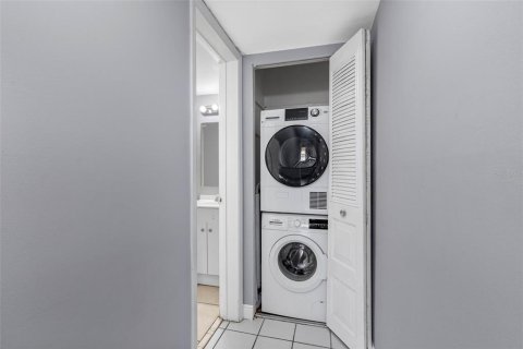 Condominio en alquiler en Tampa, Florida, 2 dormitorios, 101.64 m2 № 1915517 - foto 15