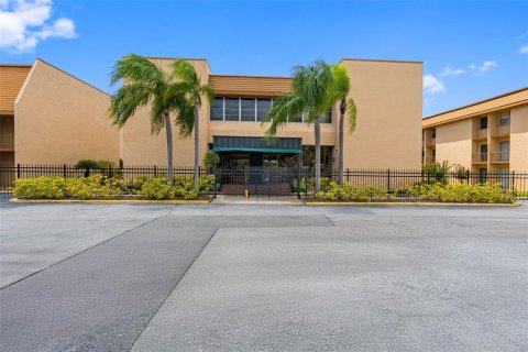 Condominio en alquiler en Tampa, Florida, 2 dormitorios, 101.64 m2 № 1915517 - foto 23