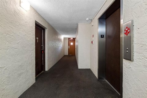 Condominio en alquiler en Tampa, Florida, 2 dormitorios, 101.64 m2 № 1915517 - foto 3