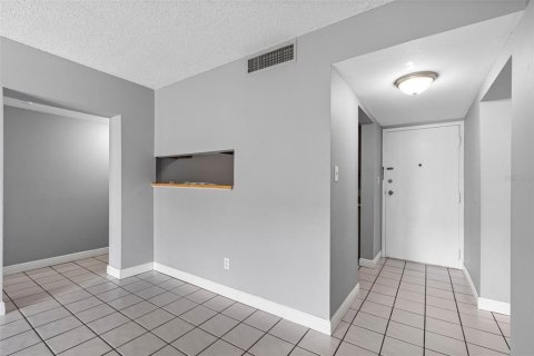 Condominio en alquiler en Tampa, Florida, 2 dormitorios, 101.64 m2 № 1915517 - foto 10