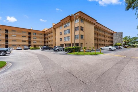 Condominio en alquiler en Tampa, Florida, 2 dormitorios, 101.64 m2 № 1915517 - foto 2