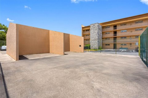 Condominio en alquiler en Tampa, Florida, 2 dormitorios, 101.64 m2 № 1915517 - foto 28