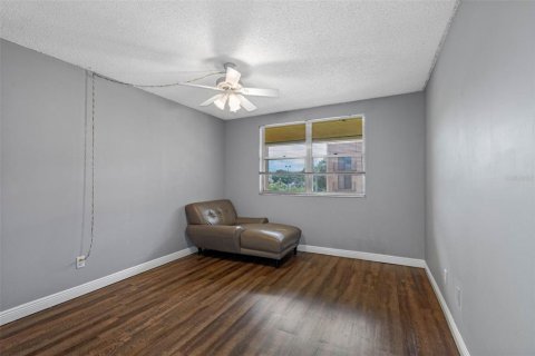 Condominio en alquiler en Tampa, Florida, 2 dormitorios, 101.64 m2 № 1915517 - foto 11