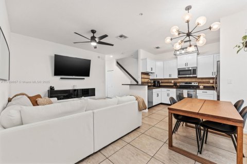 Townhouse in Pompano Beach, Florida 3 bedrooms, 147.34 sq.m. № 1671017 - photo 6